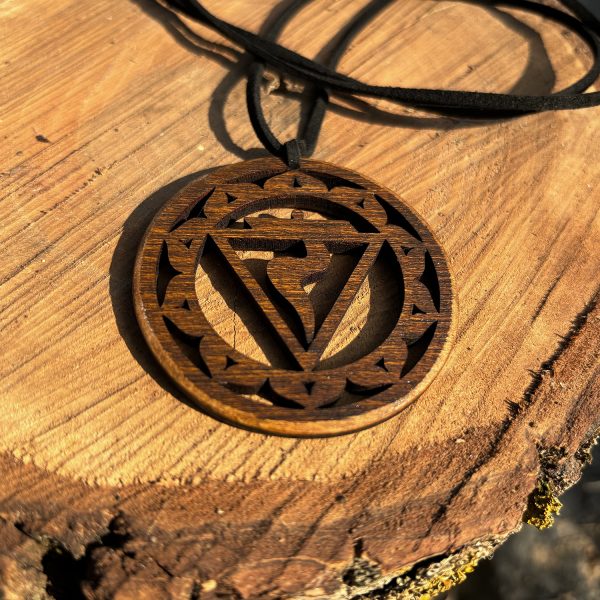 Pandant Amuleta din lemn - Chakra Plexului Solar Manipura