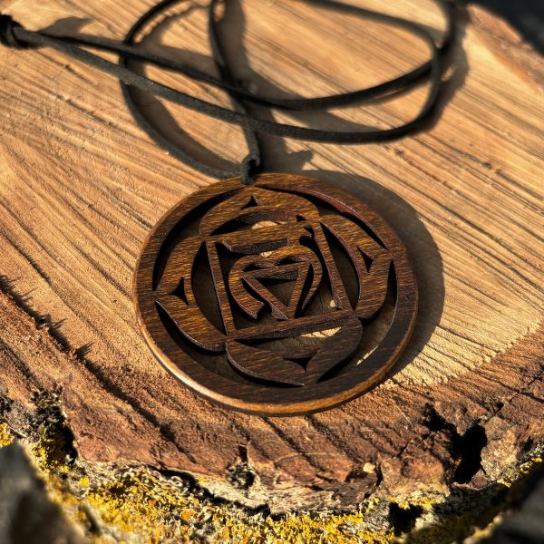Pandant Amuleta din lemn - Chakra Radacina Muladhara