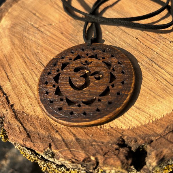 Pandant Amuleta din Lemn - Chakra Coroanei Sahasrara