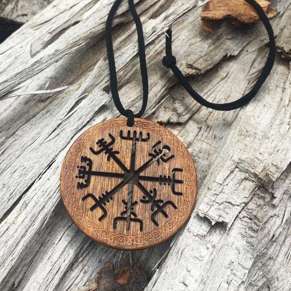 Amuleta Pandantiv din Lemn cu Simbolul Vegvisir din Nuc