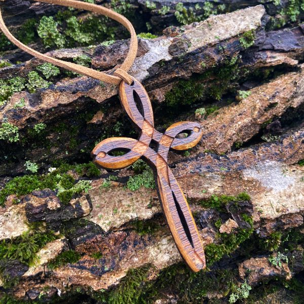 Amuleta Pandantiv din Lemn The Celtic knot Cross nuc