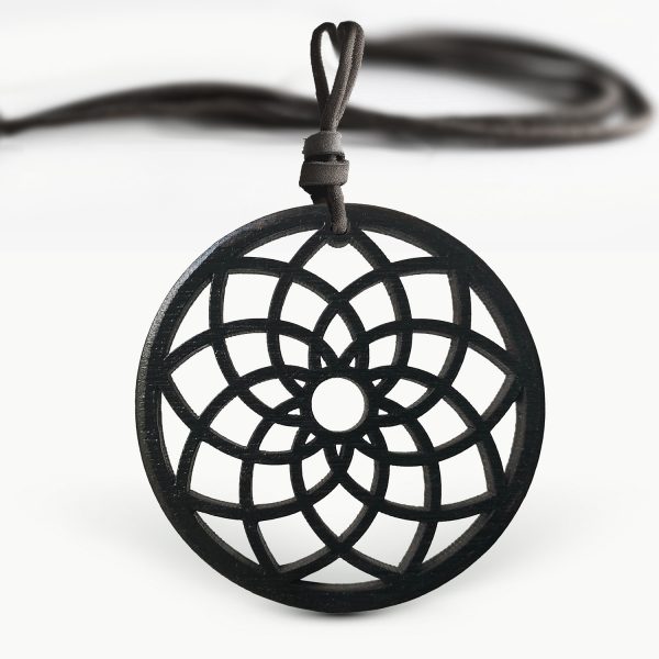 Amuleta Pandantiv din Lemn cu Floarea de Lotus wenge