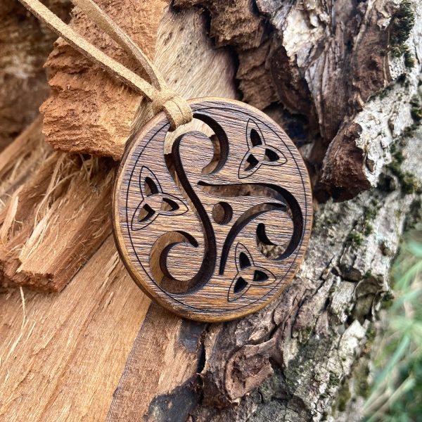 Pandant Amuleta din Lemn - Triskelion - nuc