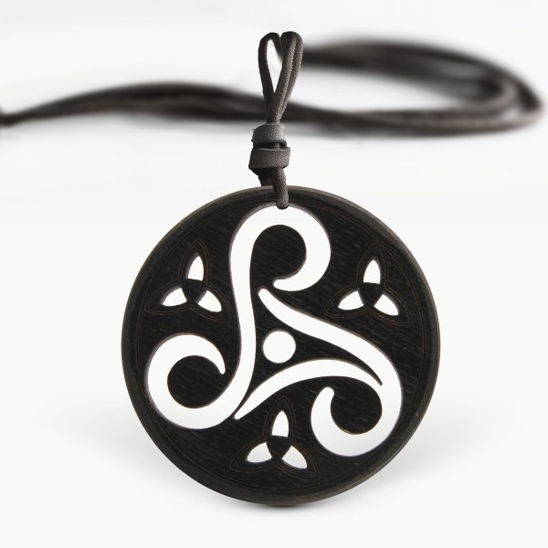 Pandant Amuleta din Lemn - Triskelion - wenge