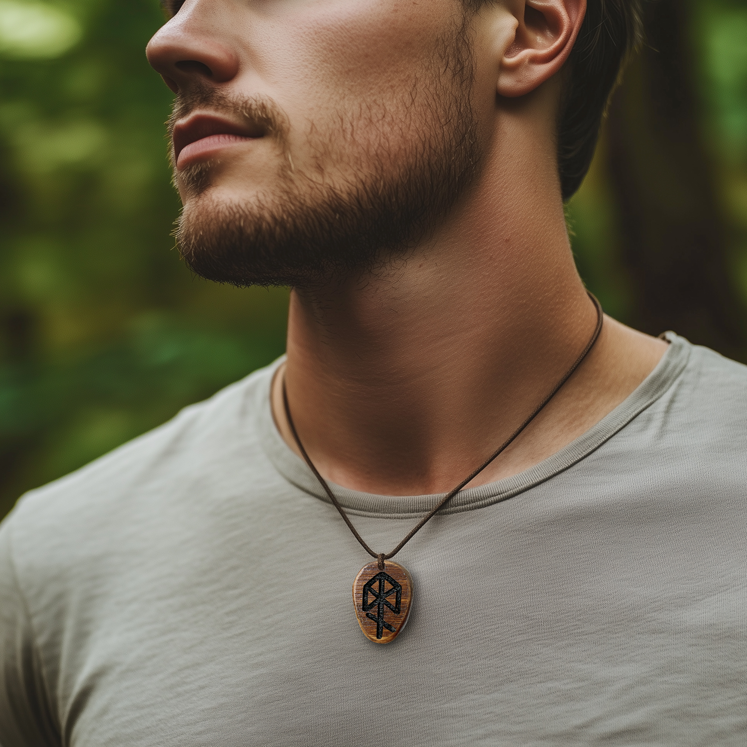Amuleta pandantiv din lemn runa Odin